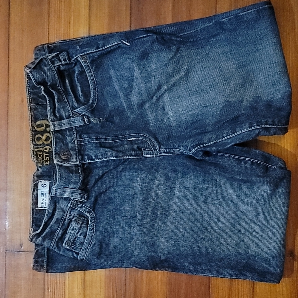 Place size 6 blue